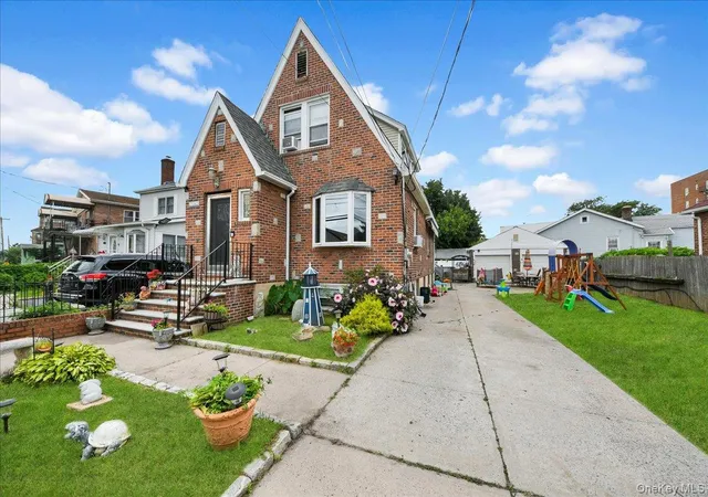 Photo 3 of Single family home for sale at 3161 Wissman Ave, New York, NY 10465 | MLS# 1037106 | Listing updated on 2026-08-20