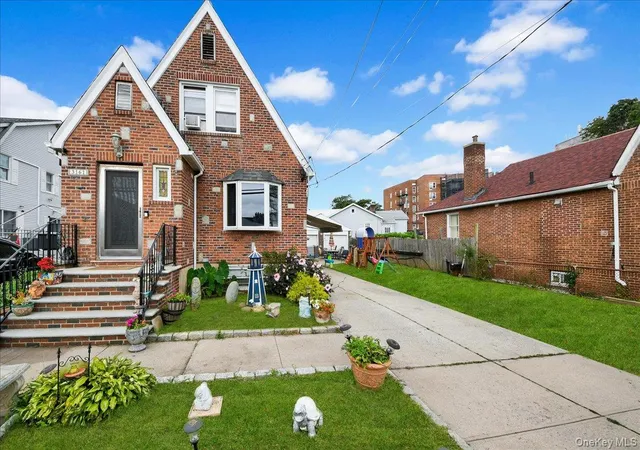 Photo 3 of Single family home for sale at 3161 Wissman Ave, New York, NY 10465 | MLS# 1037106 | Listing updated on 2026-08-20
