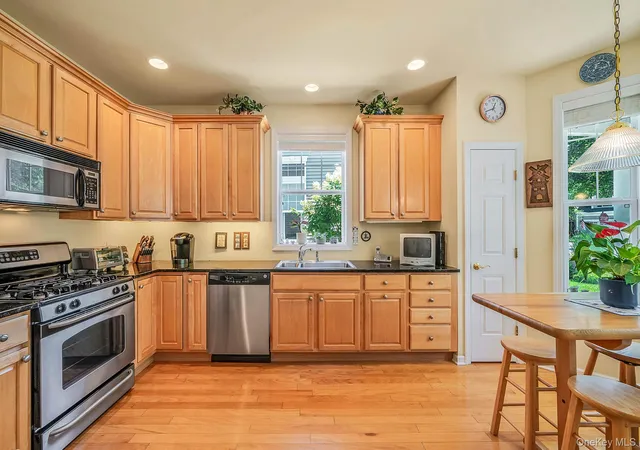 Photo 3 of Condo for sale at 140 Chopin Pl, Brookhaven, NY 11941 | MLS# 1037109 | Listing updated on 2026-10-03