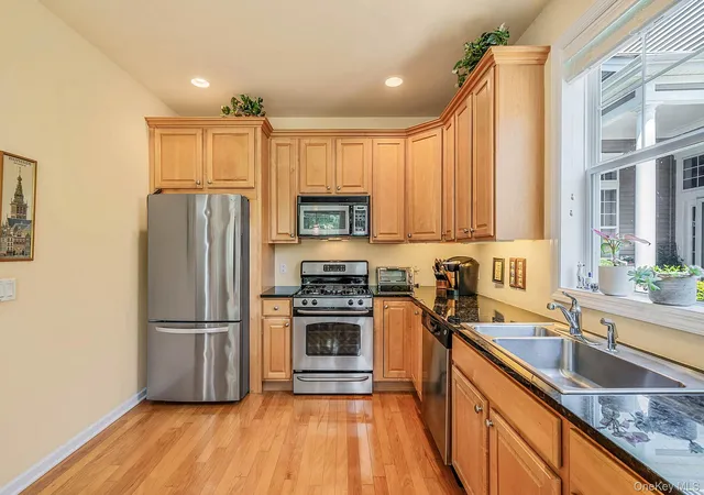 Photo 4 of Condo for sale at 140 Chopin Pl, Brookhaven, NY 11941 | MLS# 1037109 | Listing updated on 2026-10-03