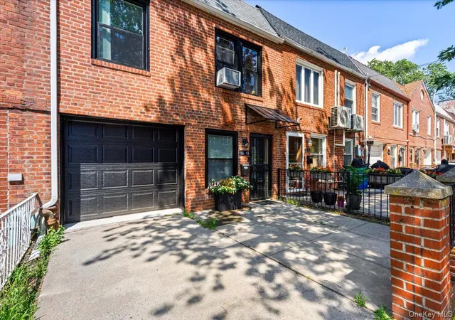 Photo 3 of Sale Pending at 11614 Nashville Blvd, New York, NY 11411 | MLS# 1037117 | Listing updated on 2026-08-31