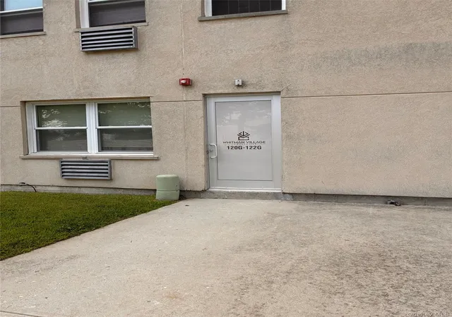 2nd image of 270 Lowndes Ave, Huntington, NY 11746