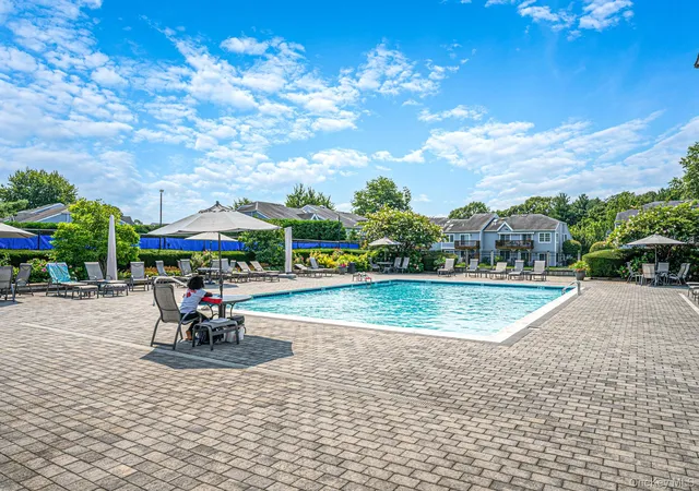 Listing Photo 2 - Condo for sale in building located at 188 Lakebridge Dr N, Smithtown, NY 11754