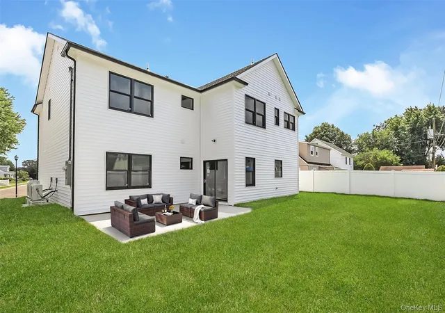38th image of 12 Slate Ln, Hempstead, NY 11756 | MLS# 1037126