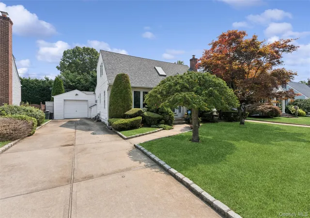 Photo 2 of Sale Pending at 22 Briarcliff Dr, Hempstead, NY 11566 | MLS# 1037127 | Listing updated on 2026-08-25
