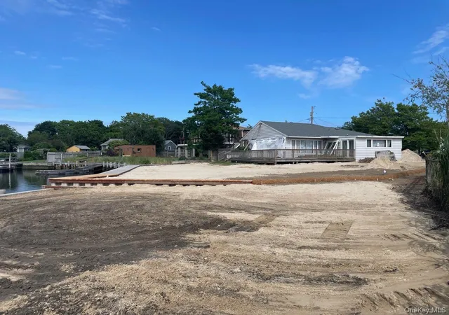 Photo 3 of Single family home for sale at 19 Seatuck Ln, Southampton, NY 11941 | MLS# 1037131 | Listing updated on 2026-08-11