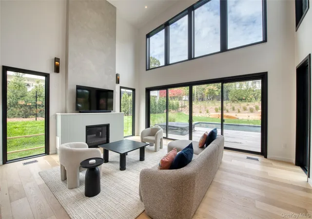 Photo 3 of Single family home for sale at 25 S Duncan Dr, East Hampton, NY 11954 | MLS# 1037158 | Listing updated on 2026-10-02