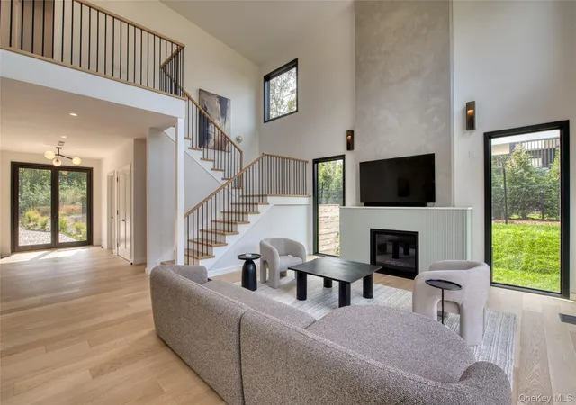 Photo 4 of Single family home for sale at 25 S Duncan Dr, East Hampton, NY 11954 | MLS# 1037158 | Listing updated on 2026-10-02