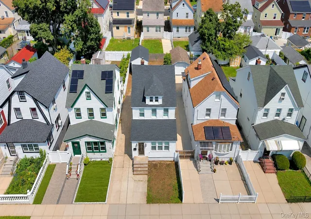 Photo 2 of Single family home for sale at 11425 210th Street, New York, NY 11411 | MLS# 1037159 | Listing updated on 2026-08-29