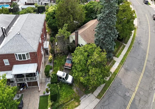 5th image of 3140 Country Club Rd, New York, NY 10465 | MLS# 1037172