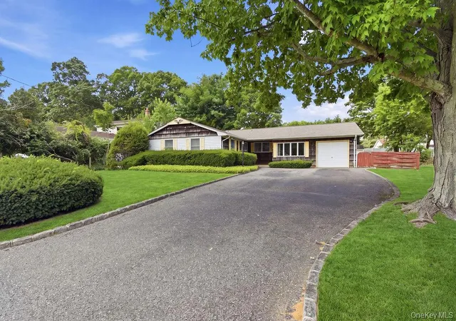 Photo 2 of Sale Pending at 6 Budenos Dr, Islip, NY 11782 | MLS# 1037177 | Listing updated on 2026-09-02