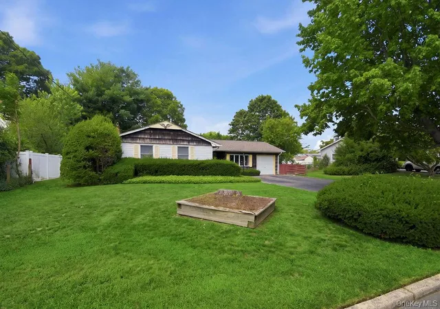Photo 3 of Sale Pending at 6 Budenos Dr, Islip, NY 11782 | MLS# 1037177 | Listing updated on 2026-09-02