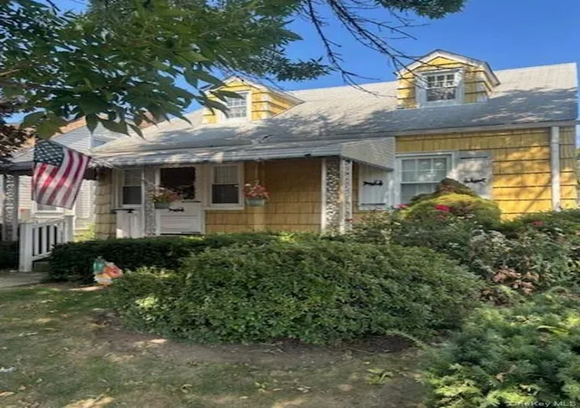 Photo 2 of Single family home for sale at 545 6th Avenue, Hempstead, NY 11040 | MLS# 1037195 | Listing updated on 2026-08-22