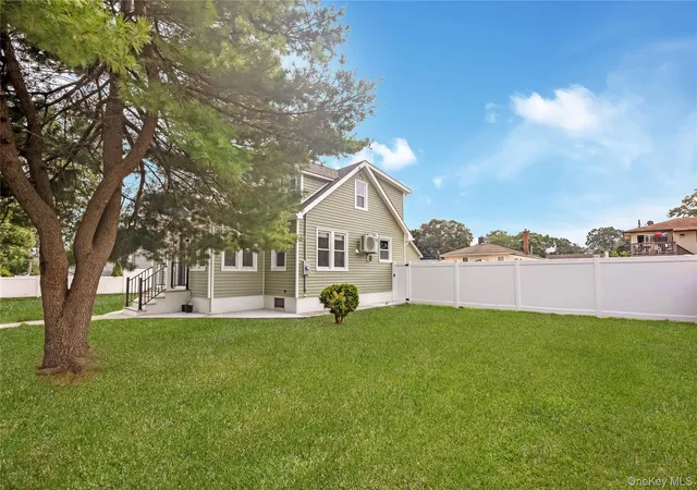 2nd image of 104 N 18th St, Babylon, NY 11798 | MLS# 1037198