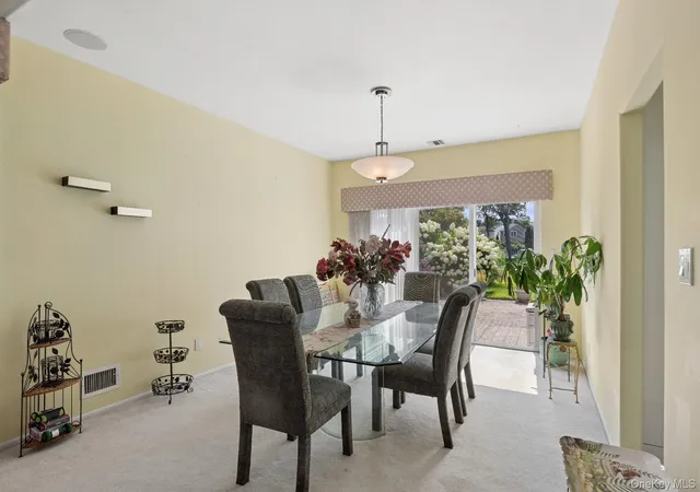 Photo 4 of Condo for sale at 160 Windwatch Dr, Islip, NY 11788 | MLS# 1037202 | Listing updated on 2026-10-08