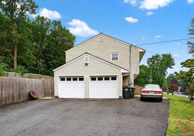 Photo 3 of Sale Pending at 100 Birchwood Dr, Woodbury, NY 10930 | MLS# 1037218 | Listing updated on 2026-09-17