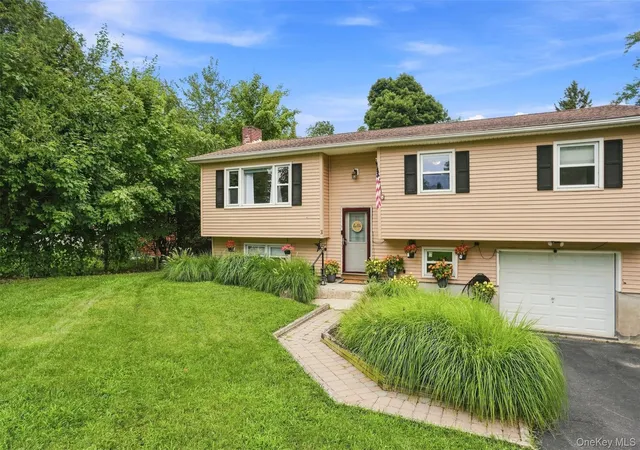 2nd image of 3 Edmunds Ln, Montgomery, NY 12586 | MLS# 1037222
