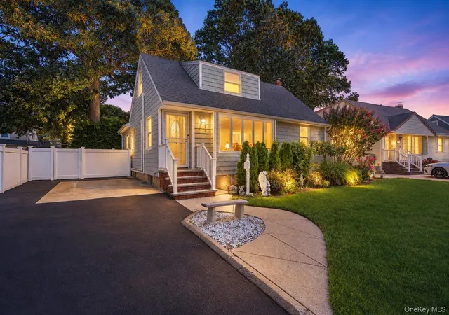 Photo 1 of Single family home for sale at 992 Woodcliff Dr, Hempstead, NY 11010 | MLS# 1037224 | Listing updated on 2026-08-29