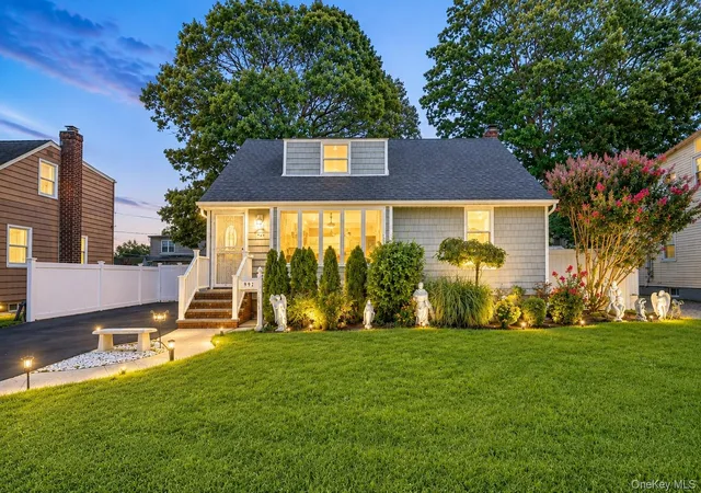 Photo 2 of Single family home for sale at 992 Woodcliff Dr, Hempstead, NY 11010 | MLS# 1037224 | Listing updated on 2026-08-29