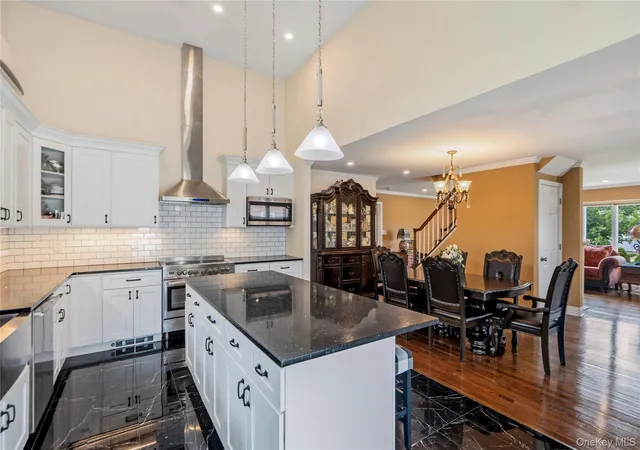 Photo 4 of Single family home for sale at 992 Woodcliff Dr, Hempstead, NY 11010 | MLS# 1037224 | Listing updated on 2026-08-29