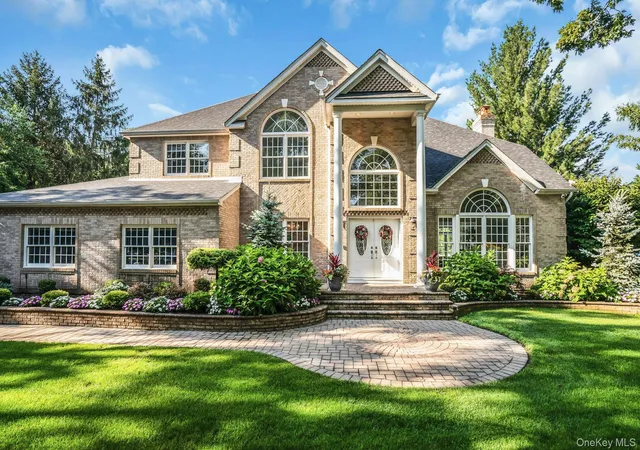 1st image of 1 Weeping Cherry Ln, Smithtown, NY 11725 | MLS# 1037229