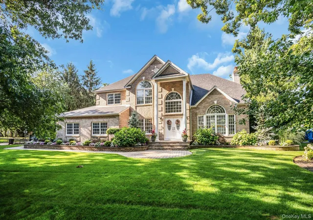 2nd image of 1 Weeping Cherry Ln, Smithtown, NY 11725 | MLS# 1037229