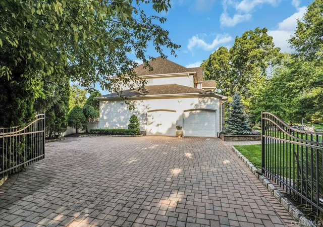 4th image of 1 Weeping Cherry Ln, Smithtown, NY 11725 | MLS# 1037229