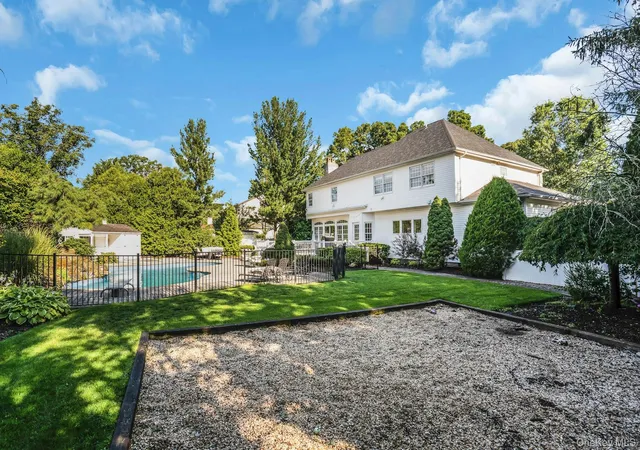 49th image of 1 Weeping Cherry Ln, Smithtown, NY 11725 | MLS# 1037229