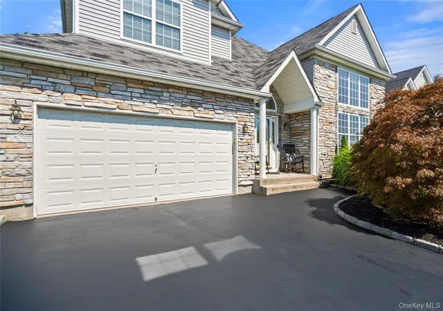 Photo 3 of Sale Pending at 48 Peachtree Ct, Brookhaven, NY 11742 | MLS# 1037232 | Listing updated on 2026-09-05