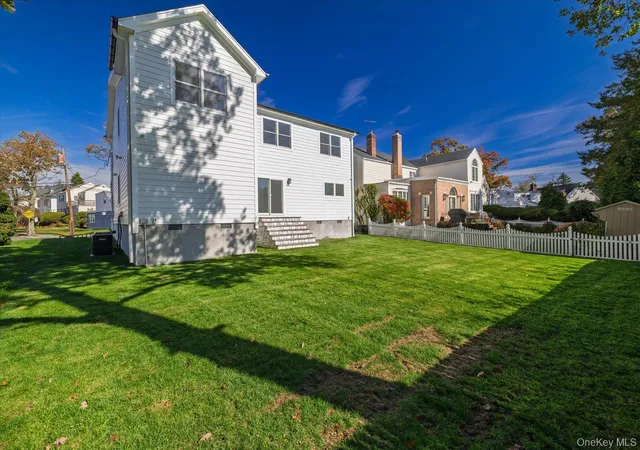Photo 4 of Single family home for sale at 945 Carol Ave, Hempstead, NY 11598 | MLS# 1037239 | Listing updated on 2026-10-28