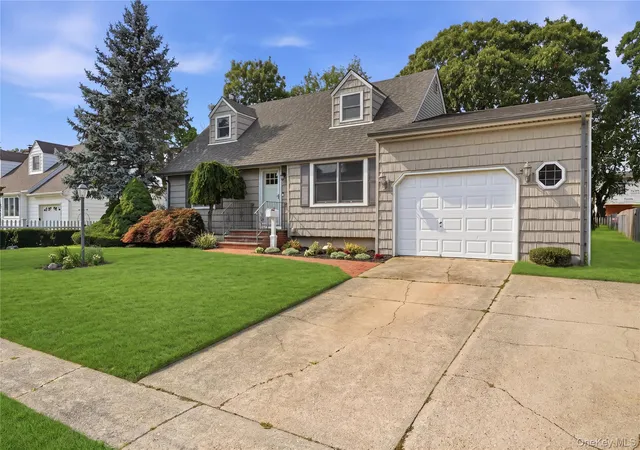 Photo 2 of Sale Pending at 391 Oakwood Ave, Islip, NY 11795 | MLS# 1037247 | Listing updated on 2026-08-28