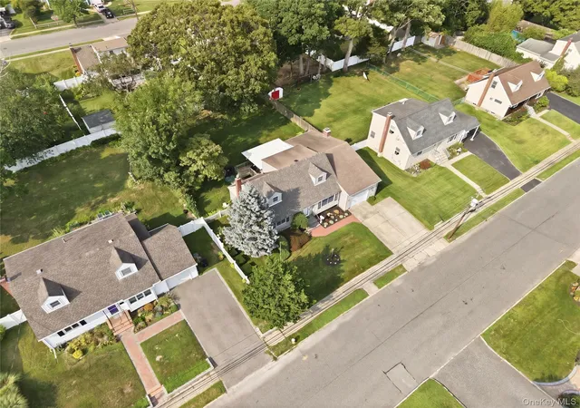 Photo 4 of Sale Pending at 391 Oakwood Ave, Islip, NY 11795 | MLS# 1037247 | Listing updated on 2026-08-28