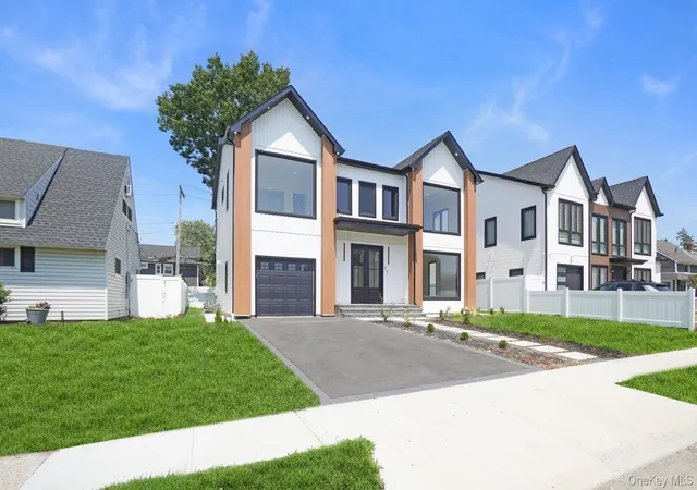 Photo 2 of Single family home for sale at 25 Red Maple Dr N, Hempstead, NY 11793 | MLS# 1037253 | Listing updated on 2026-08-23
