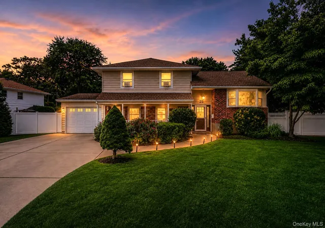 Photo 3 of Sale Pending at 25 Dudley Ln, Smithtown, NY 11754 | MLS# 1037257 | Listing updated on 2026-08-27