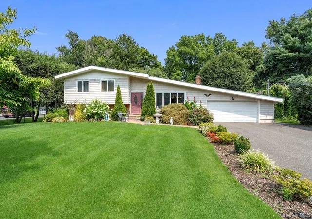 1st image of 11 Laurie Pl, Glen Cove, NY 11542 | MLS# 1037259