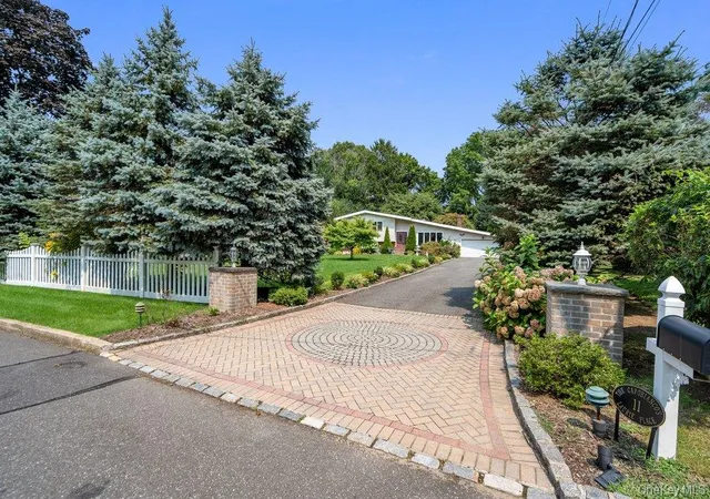 Photo 2 of Single family home for sale at 11 Laurie Pl, Glen Cove, NY 11542 | MLS# 1037259 | Listing updated on 2026-10-04