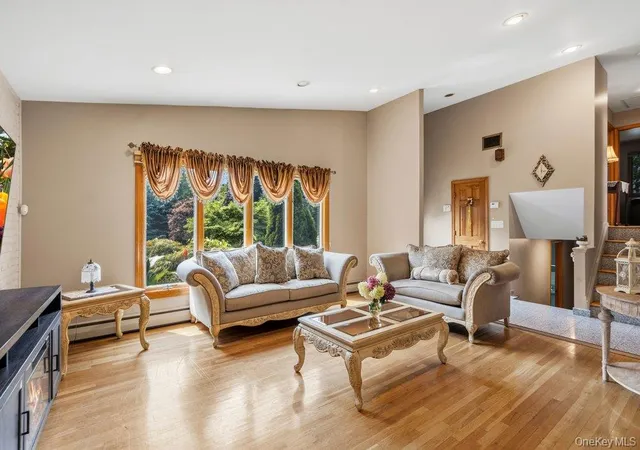 Photo 4 of Single family home for sale at 11 Laurie Pl, Glen Cove, NY 11542 | MLS# 1037259 | Listing updated on 2026-10-04