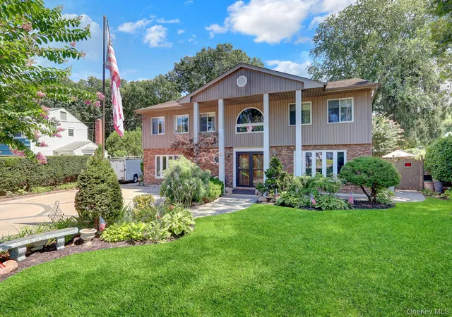Photo 3 of Sale Pending at 15 Denise Ln, Islip, NY 11788 | MLS# 1037267 | Listing updated on 2026-09-04