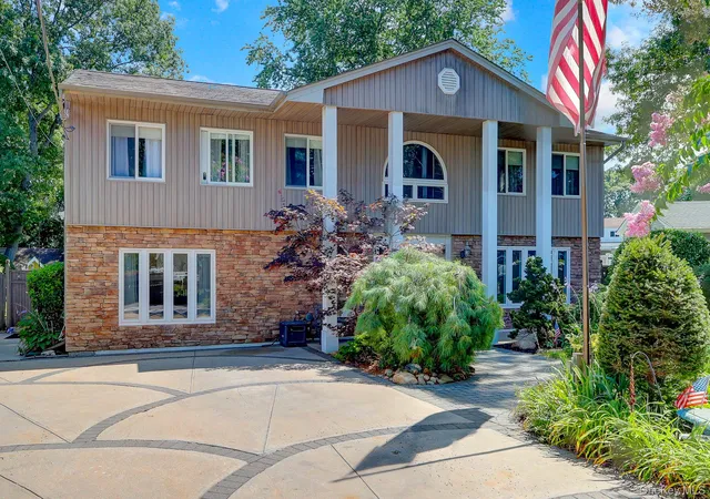 Photo 3 of Sale Pending at 15 Denise Ln, Islip, NY 11788 | MLS# 1037267 | Listing updated on 2026-09-04