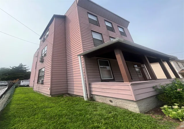 Photo 3 of House for sale at 63 Crescent Pl, Yonkers, NY 10704 | MLS# 1037271 | Listing updated on 2026-10-08