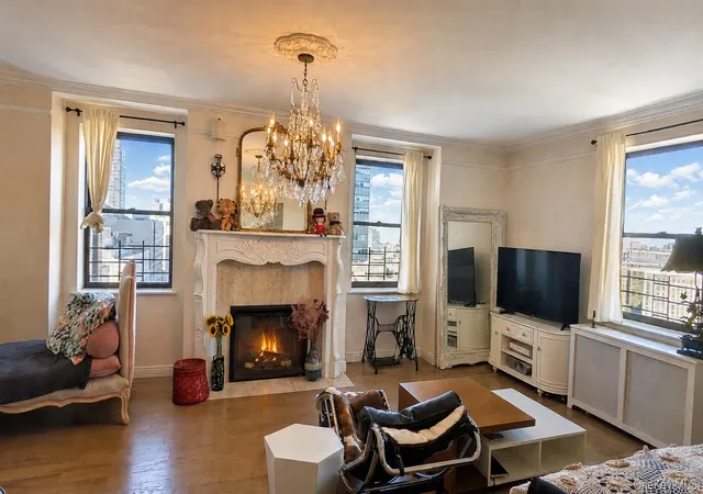 Listing Photo 1 - Condo for sale in building located at 49 E 96Th St, New York City, NY 10128 - Unit #16B