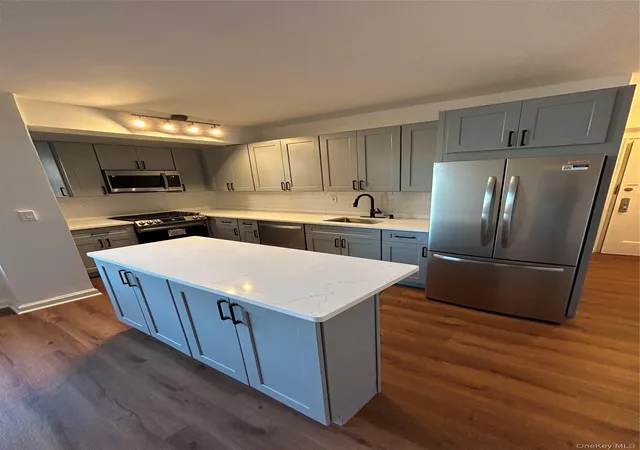 3rd image of 210 Pelham Rd, New Rochelle, NY 10801