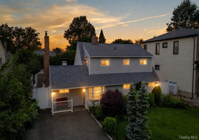 31st image of 34 Hedge Ln, North Hempstead, NY 11590 | MLS# 1037290