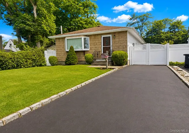 Photo 1 of Sale Pending at 4 Westwood Ave, Babylon, NY 11729 | MLS# 1037296 | Listing updated on 2026-09-01