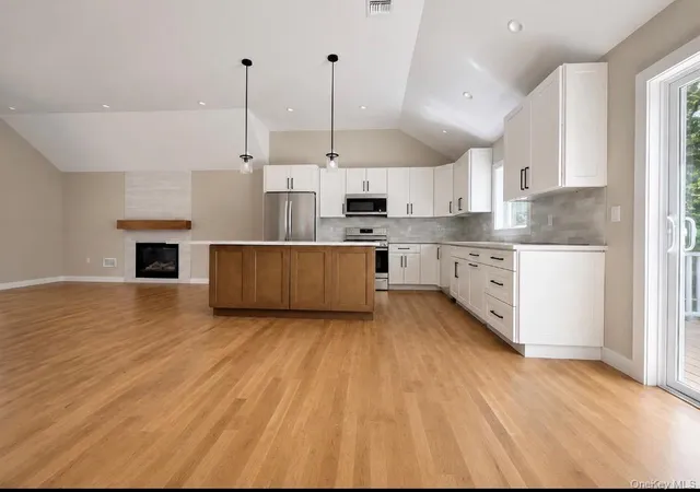 Photo 3 of Single family home for sale at 1063 William Floyd Pkwy, Brookhaven, NY 11967 | MLS# 1037301 | Listing updated on 2026-08-12