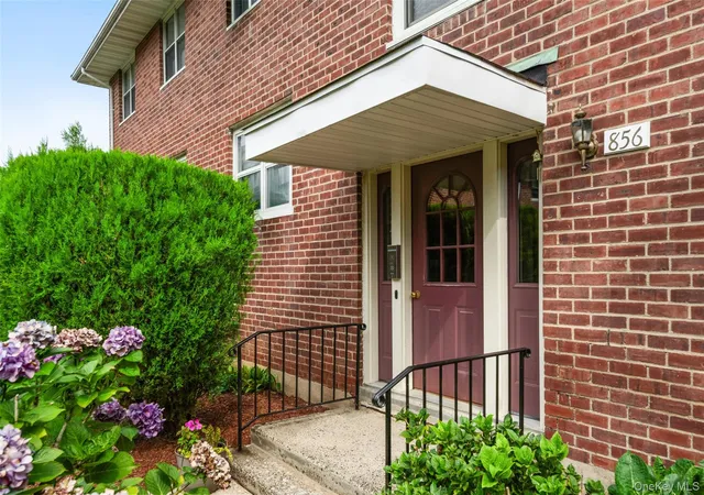 Photo 2 of Sale Pending at 856 Palisade Ave #2D, Yonkers, NY 10703 | MLS# 1037305 | Listing updated on 2026-08-31