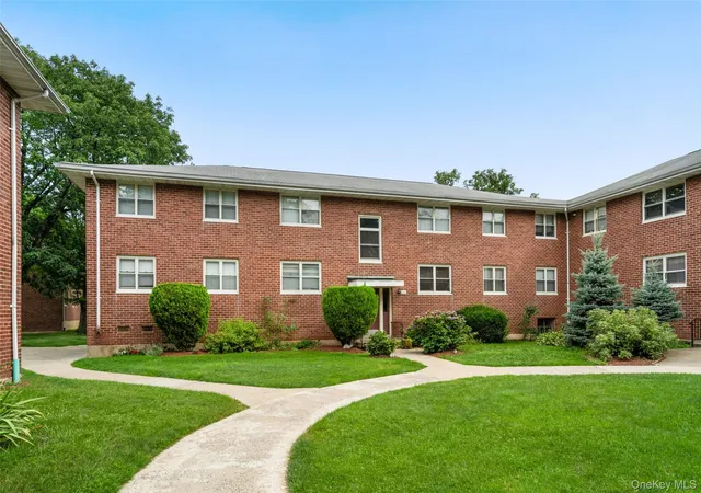 Photo 3 of Sale Pending at 856 Palisade Ave #2D, Yonkers, NY 10703 | MLS# 1037305 | Listing updated on 2026-08-31
