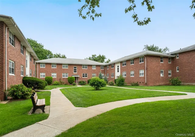 Photo 4 of Sale Pending at 856 Palisade Ave #2D, Yonkers, NY 10703 | MLS# 1037305 | Listing updated on 2026-08-31