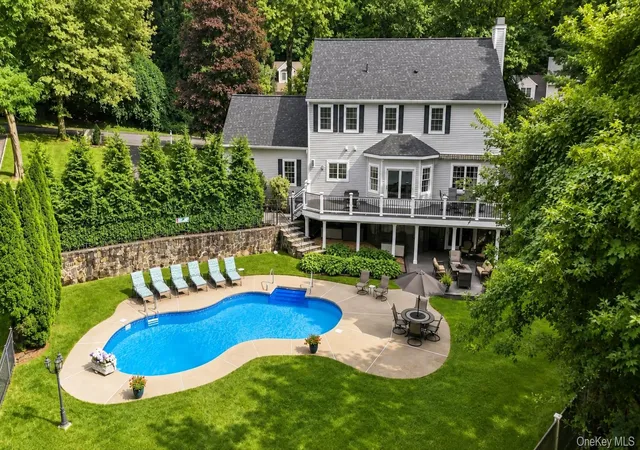 Photo 3 of Single family home for sale at 133 Scenic Dr W, Cortlandt, NY 10520 | MLS# 1037307 | Listing updated on 2026-10-07