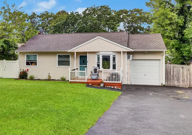 2nd image of 84 Palm Rd, Brookhaven, NY 11778 | MLS# 1037309